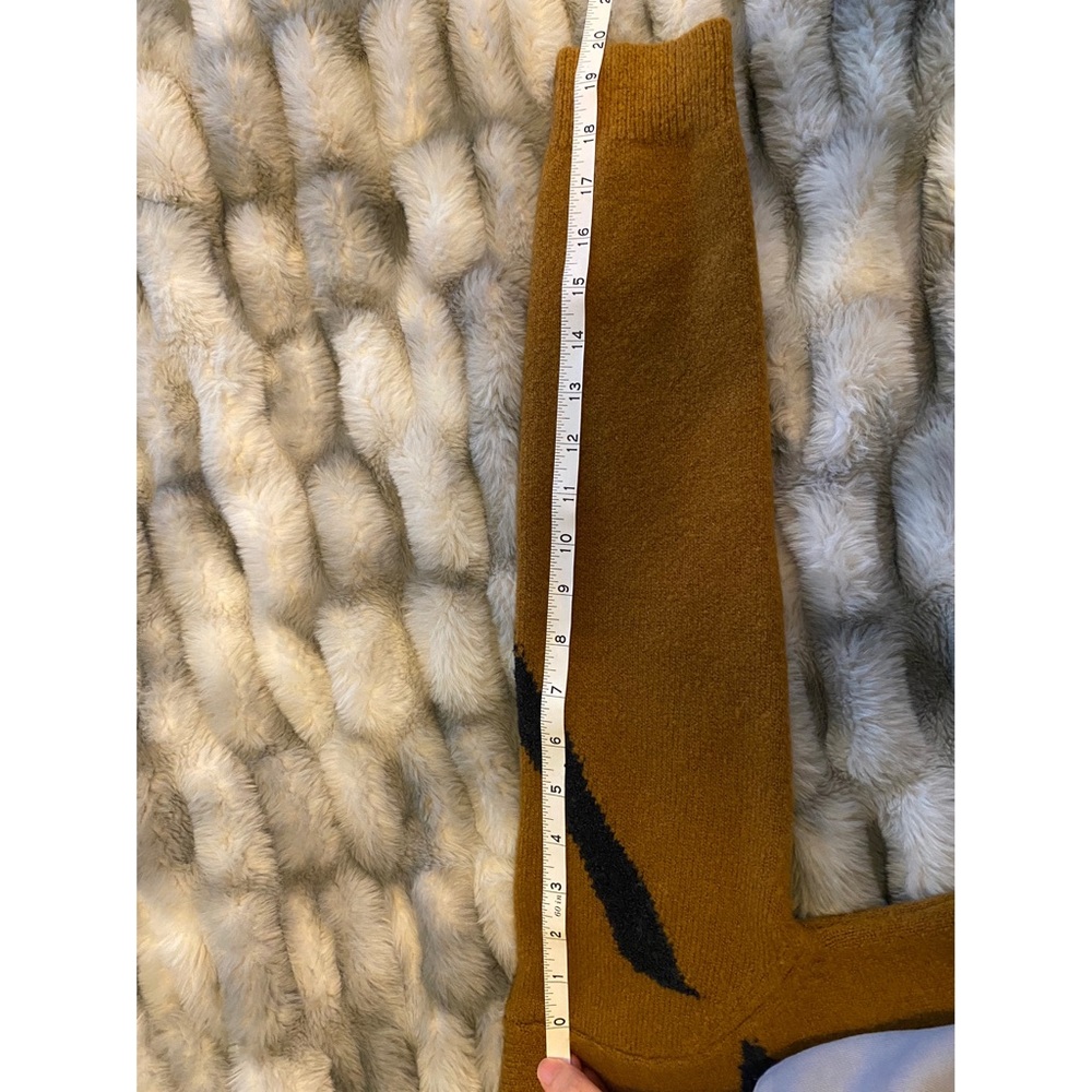 Oak + Fort Sweater - Picture 4 of 4